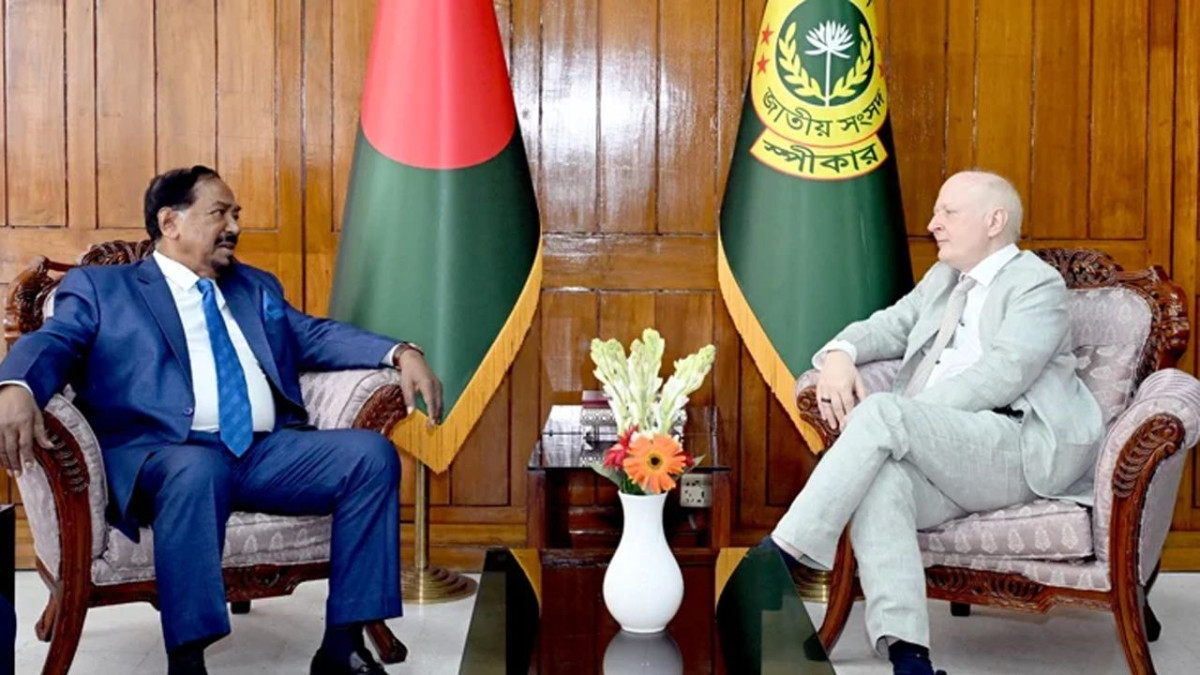 জার্মান রাষ্ট্রদূত ড. রুডিগার লোটজ স্পিকার হাফিজ উদ্দিন আহমদ বীর বিক্রম