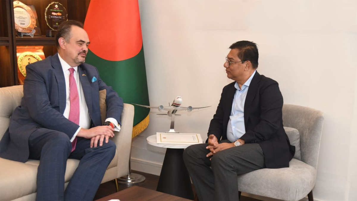 বিমানমন্ত্রী, যুক্তরাষ্ট্রের রাষ্ট্রদূত, এম রশিদুজ্জামান মিল্লাত, ব্রেন্ট টি ক্রিস্টেনসেন