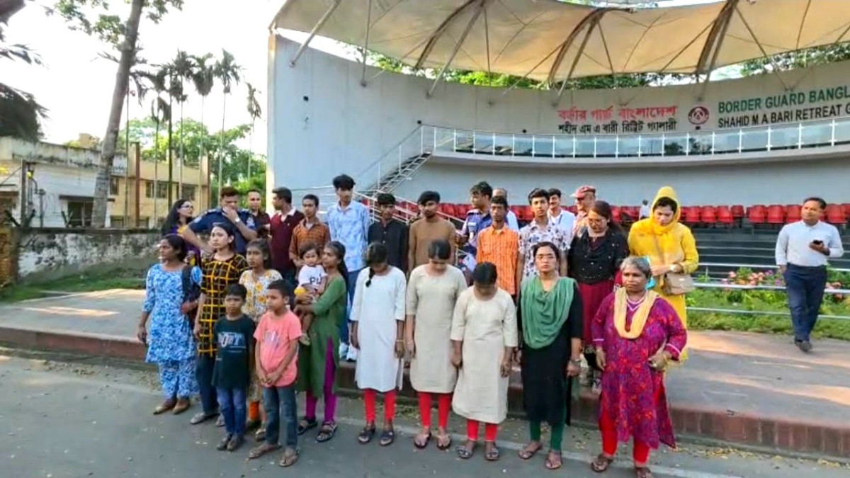ভারত থেকে ফেরত আসা ১৮ বাংলাদেশী নারী-পুরুষ ও শিশু