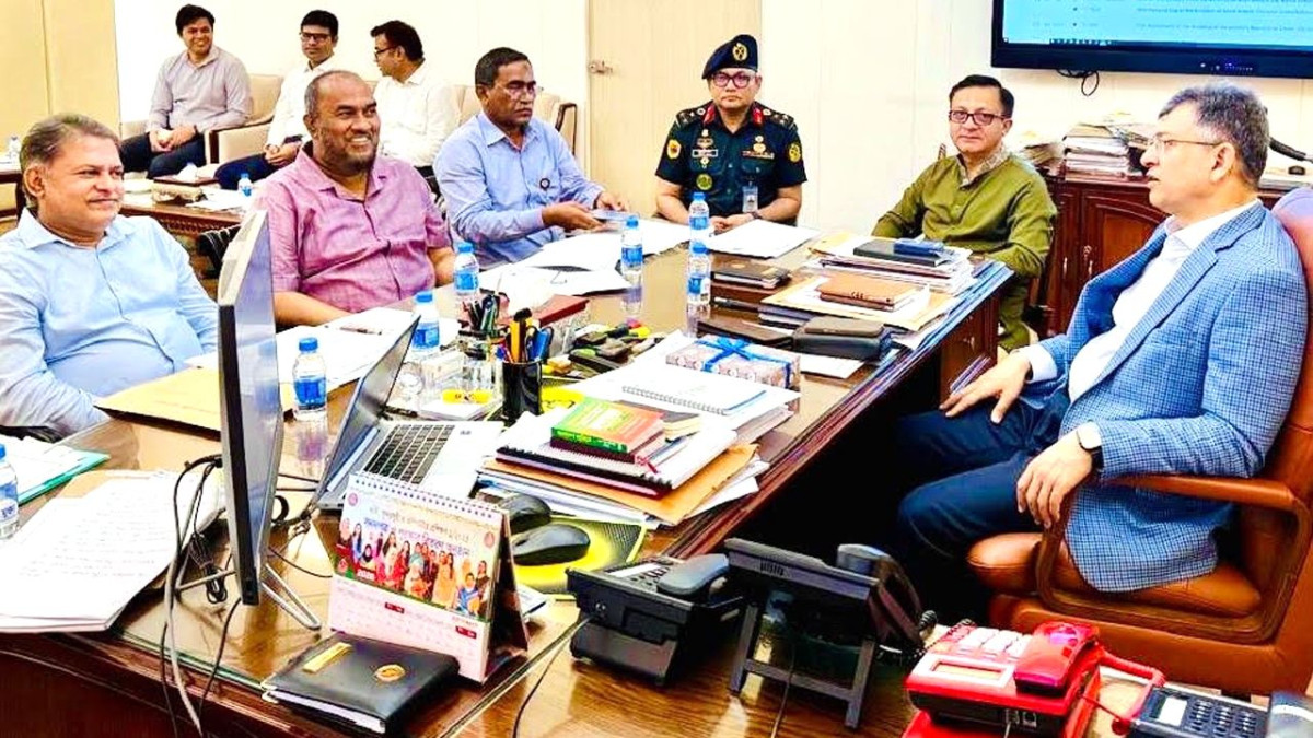 স্বরাষ্ট্রমন্ত্রীর দফতরে অনুষ্ঠিত উচ্চ পর্যায়ের সভা