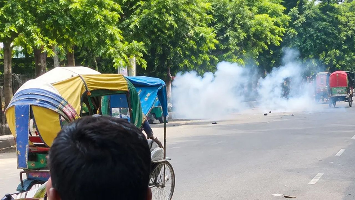 রাজধানীতে শিল্পকলার একাডেমির সামনে ককটেল বিস্ফোরণ