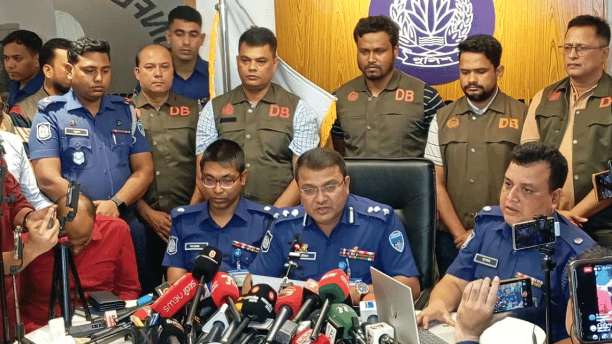 অপ্রতিমকে আইফোন ছিনিয়ে নিতে নির্জন স্থানে নিয়ে হত্যা : কুমিল্লা পুলিশ