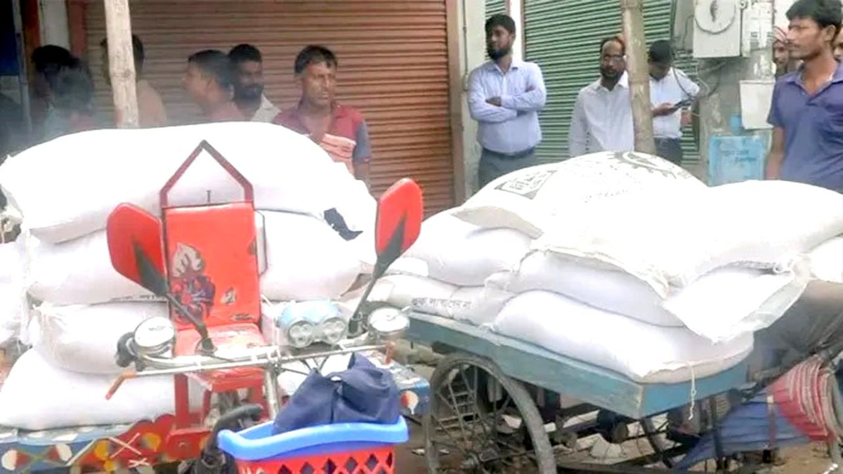 কুষ্টিয়ায় জব্দকৃত ভেজাল সার