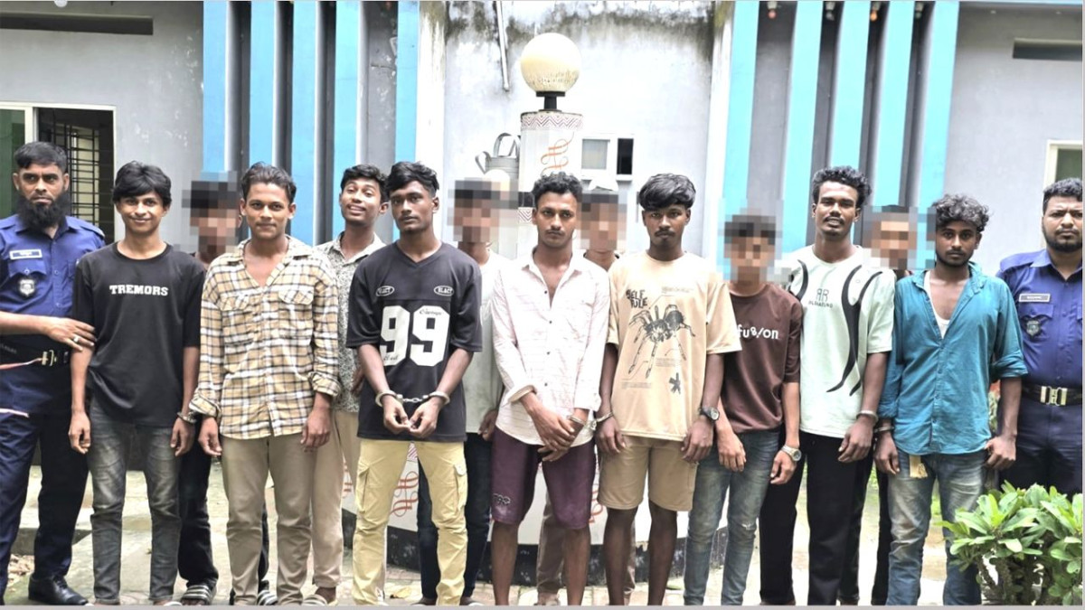 মুরাদনগরে মিছিলের প্রস্তুতিকালে নিষিদ্ধ ছাত্রলীগ ও যুবলীগের ১৩ নেতা-কর্মী গ্রেফতার করা হয়েছে