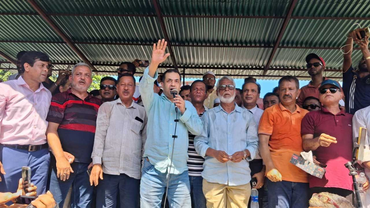 ডিসেম্বর নয়, বুকের পাটা থাকলে এখন দেশে আসেন : তথ্য প্রতিমন্ত্রী বক্তব্য দিচ্ছেন তথ্য ও সম্প্রচার প্রতিমন্ত্রী ইয়াসের খান চৌধুরী