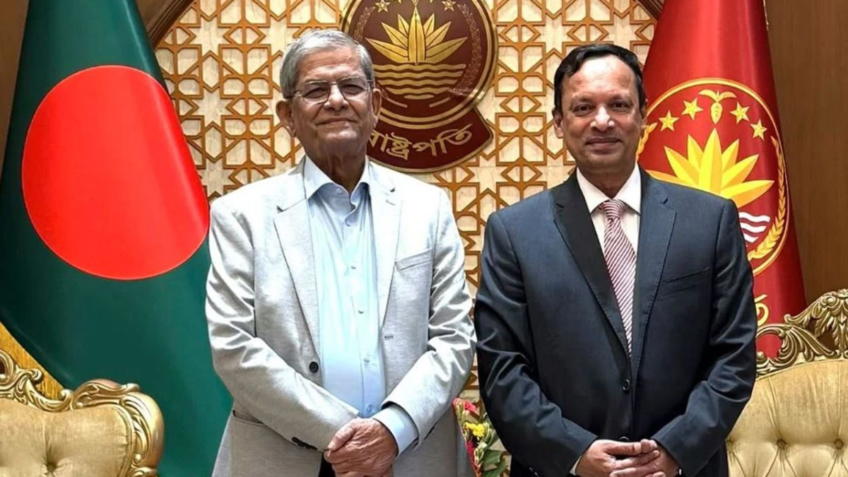 রাষ্ট্রপতির সাথে সৌজন্য সাক্ষাৎ করেছেন অ্যাটর্নি জেনারেল