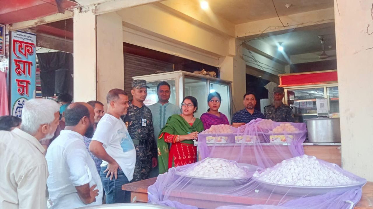 অভিযানে প্রসিকিউটিং অফিসার হিসেবে উপস্থিত ছিলেন উজিরপুর উপজেলা স্যানিটারি ইন্সপেক্টর ও নিরাপদ খাদ্য পরিদর্শক এস এম ইলিয়াস উদ্দিন। আইনশৃঙ্খলা পরিস্থিতি নিয়ন্ত্রণে সহযোগিতা করে আনসার বাহিনীর একটি দল।