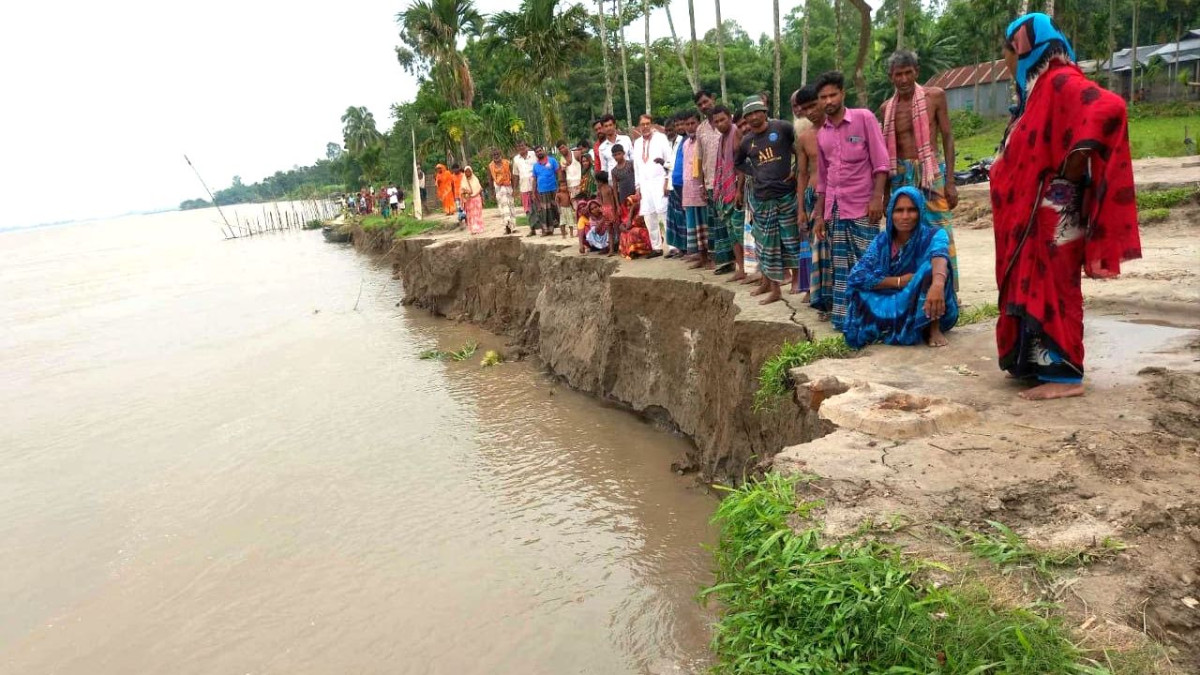 নদী ভাঙনে দিশেহারা নদীপাড়ের মানুষ