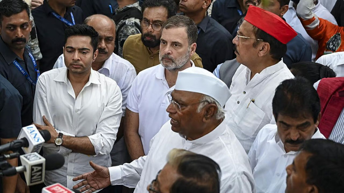 দিল্লি বিক্ষোভ : সোমবার সুপ্রিম কোর্ট অভিমুখে পদযাত্রা বিরোধী নেতাদের
