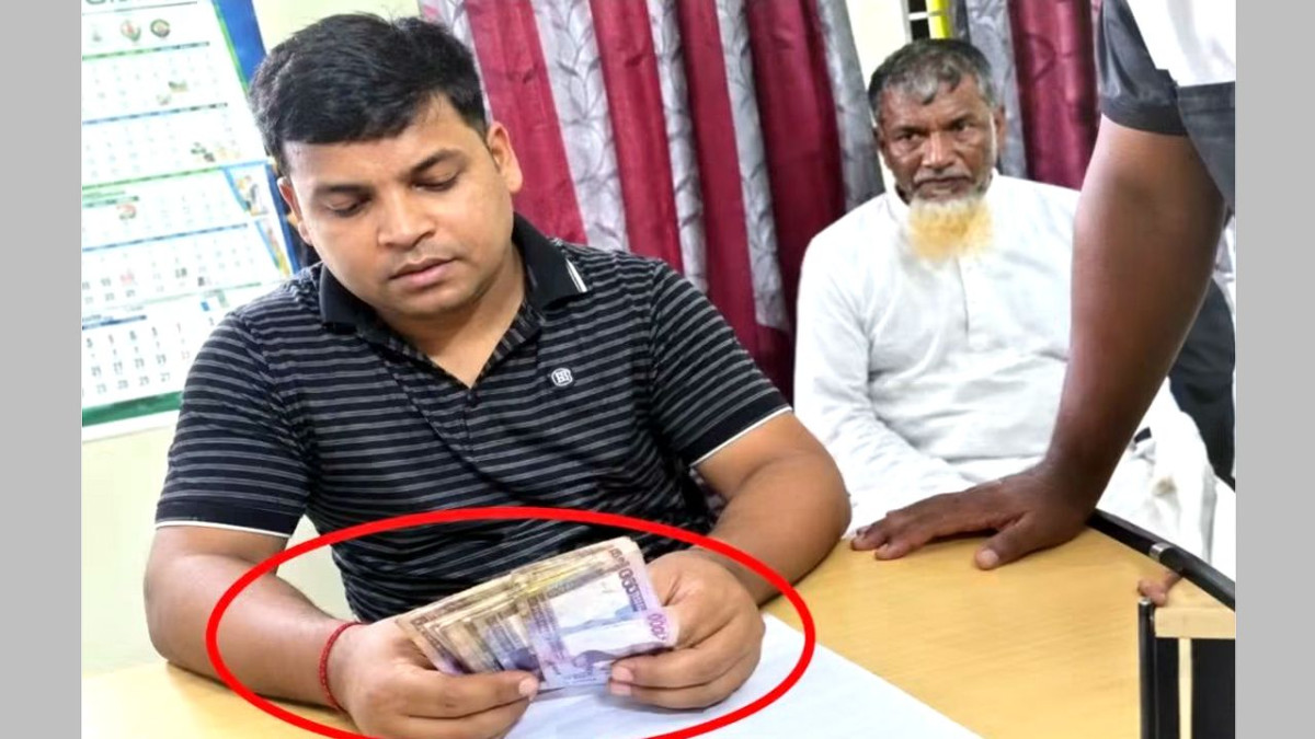প্রকাশ্যে ঘুষ গ্রহণ করছেন হাজীগঞ্জ ভূমি অফিসের অফিস সহায়ক শুভ চন্দ্র বর্মন