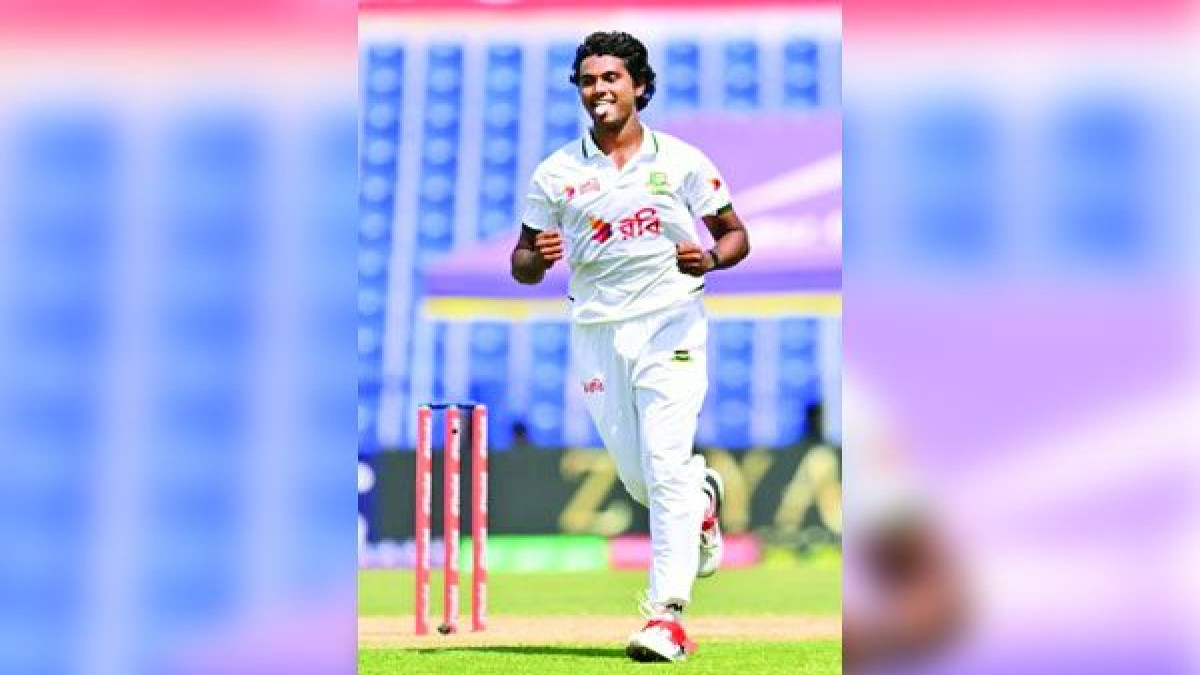 প্রথম পেসার হিসেবে হাসানের হ্যাটট্রিক