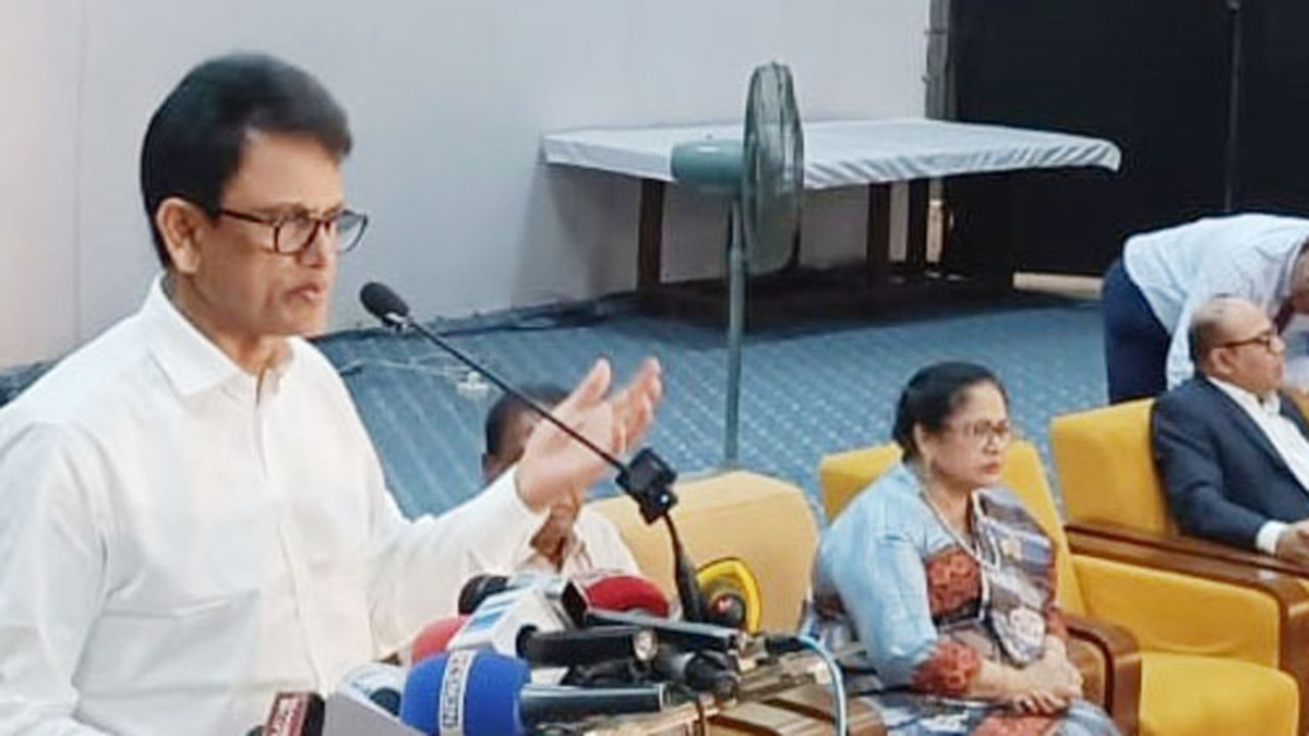 শিক্ষামন্ত্রী, ড. আ ন ম এহছানুল হক মিলন, শিক্ষা, বিসিএস ক্যাডার