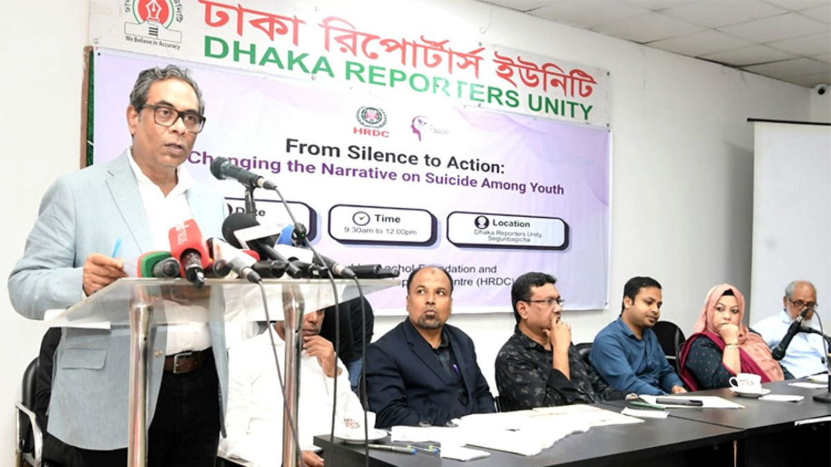 বক্তব্য দেন স্বাস্থ্য প্রতিমন্ত্রী এম এ মুহিত