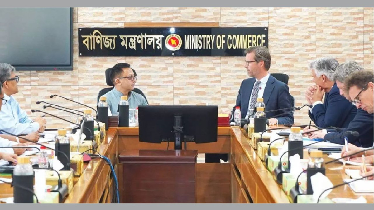 বাণিজ্যমন্ত্রী খন্দকার আব্দুল মুক্তাদিরের সাথে নেদারল্যান্ডসের বৈদেশিক বাণিজ্য এবং উন্নয়ন সহযোগিতাবিষয়ক মন্ত্রী শুর্দ শুর্দসমা সাক্ষাৎ করেন