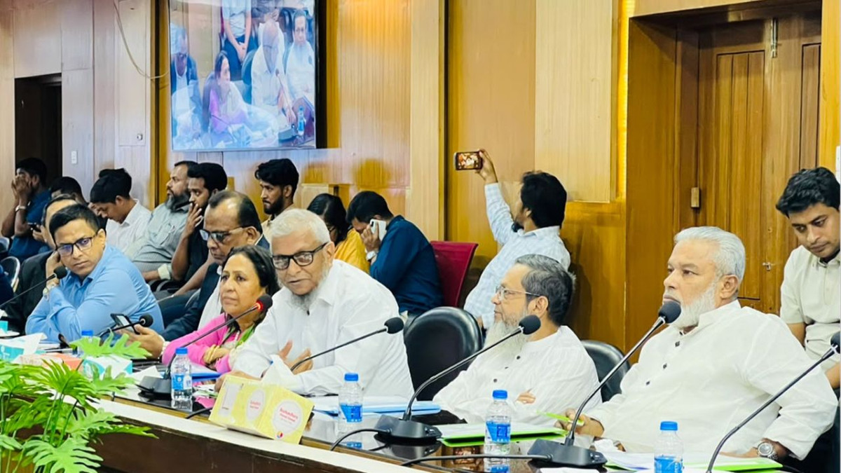 নারায়ণগঞ্জে শ্রম মন্ত্রী, একদল লোক পরিকল্পিতভাবে শ্রম অসন্তোষ তৈরি করতে চাচ্ছে