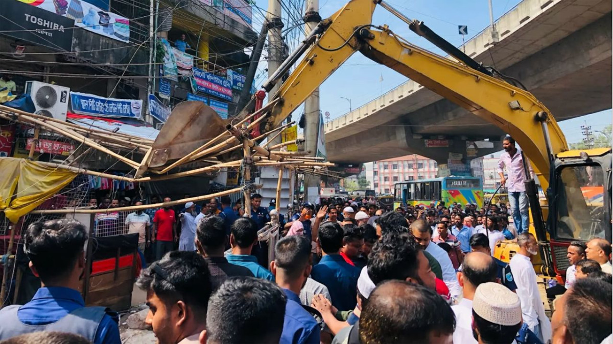 রূপগঞ্জে ঢাকা-সিলেট মহাসড়কের অবৈধ স্থাপনা উচ্ছেদ