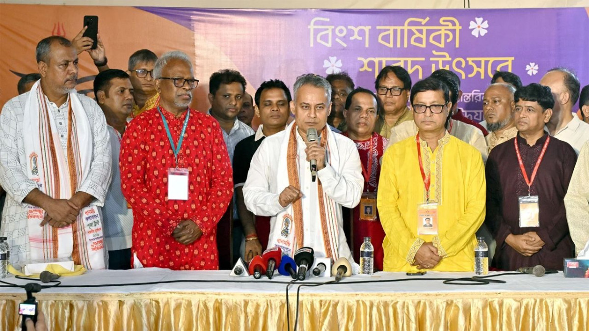 বক্তব্য দেন সড়ক পরিবহন ও সেতু, রেলপথ এবং নৌপরিবহনমন্ত্রী শেখ রবিউল আলম
