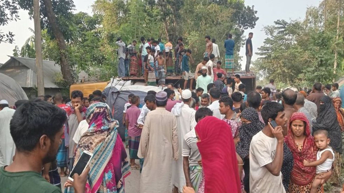 রৌমারীতে ট্রাকচাপায় ইজিবাইকের ৫ যাত্রী নিহত