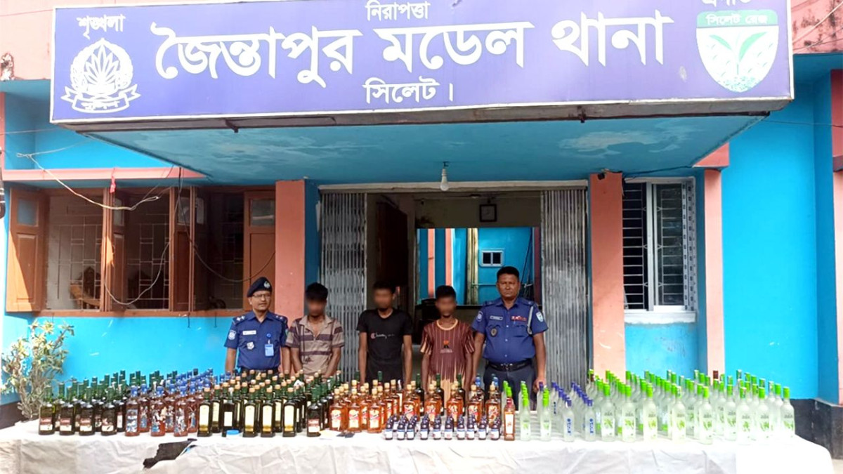 উদ্ধারকৃত মাদকসহ আটক তিনজন