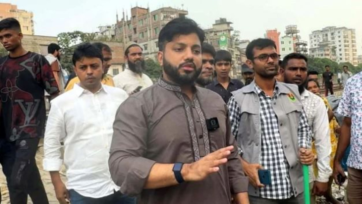 মাদকবিরোধী অভিযান, ইশরাক হোসেন, অস্ত্র
