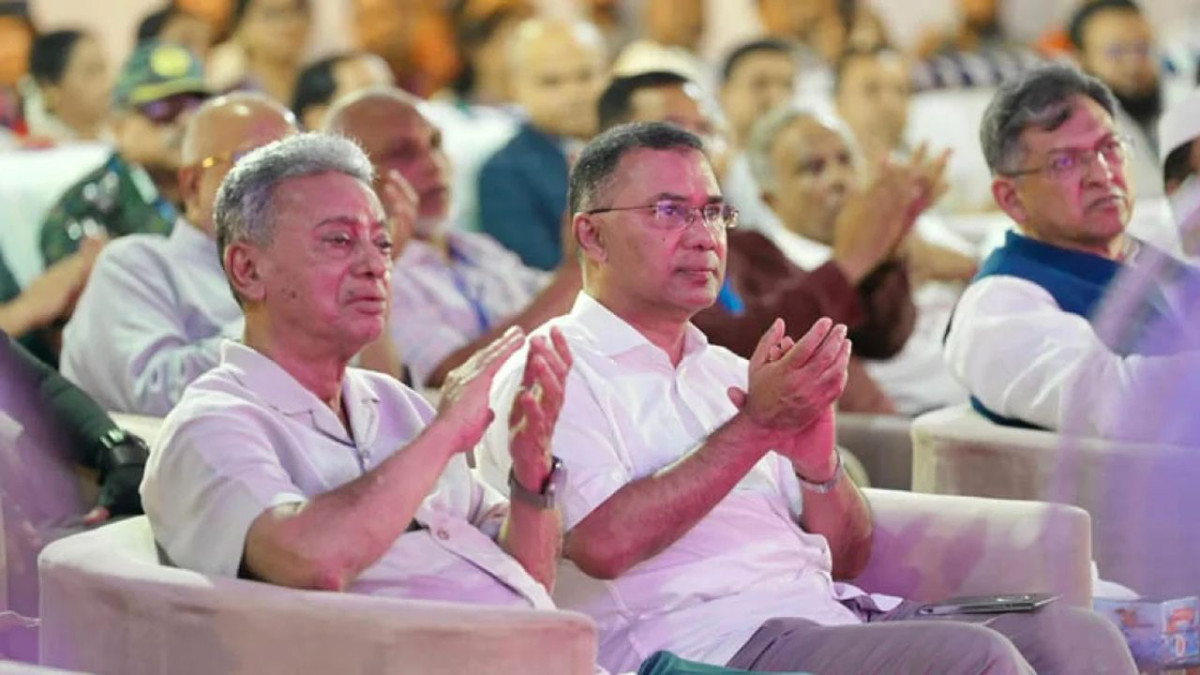 চট্টগ্রামের জে এম সেন হল পূজামণ্ডপ পরিদর্শনে প্রধানমন্ত্রী
