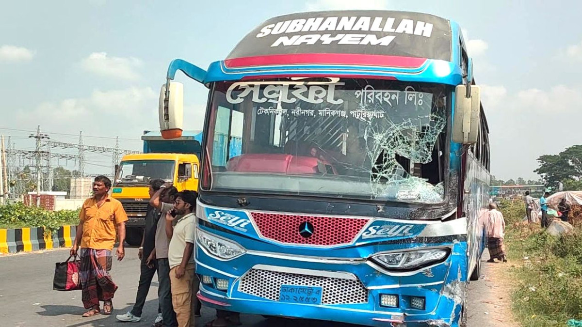 ঘাতক সেলফি পরিবহনের বাসটি