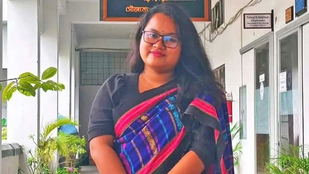 রাবি শিক্ষার্থী চেসি ত্রিপুরা, আহত, সড়ক দুর্ঘটনা, রাবি মাইক্রোবায়োলজি বিভাগ, এয়ার অ্যাম্বুলেন্সে ঢাকায় নেয়া শিক্ষার্থী
