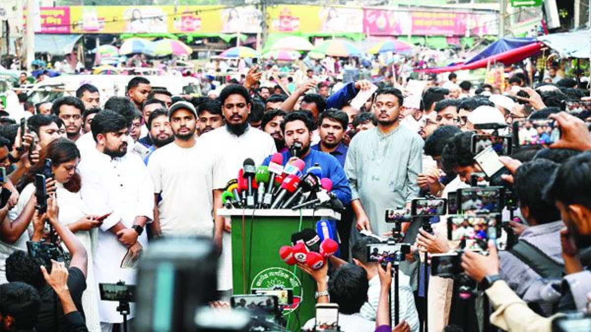 সরকার ফ্যাসিস্ট আ’লীগ ও ভারতের সাথে ‘সমঝোতা’ করে দেশ চালাচ্ছে : নাহিদ