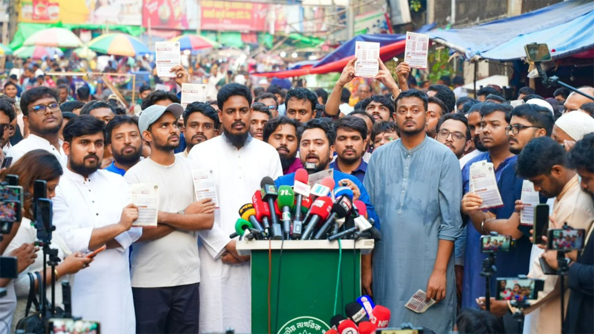কারওয়ান বাজারে এনসিপি ঢাকা মহানগর উত্তর ও দক্ষিণ আয়োজিত পথসভায় নাহিদ ইসলাম