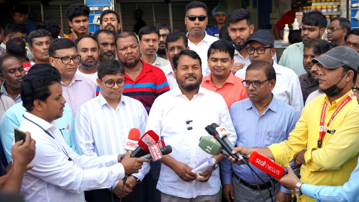 বক্তব্য রাখছেন রাসিক প্রশাসক