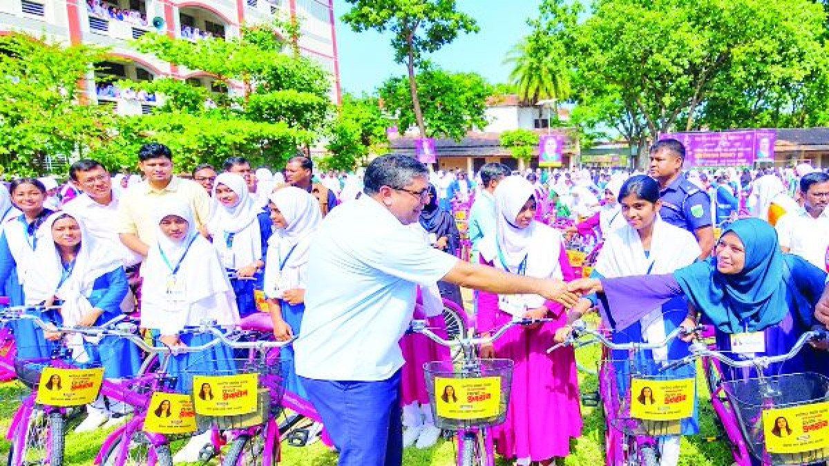জাইমা রহমানের জন্মদিনে প্রতিমন্ত্রীর বাইসাইকেল প্রদান