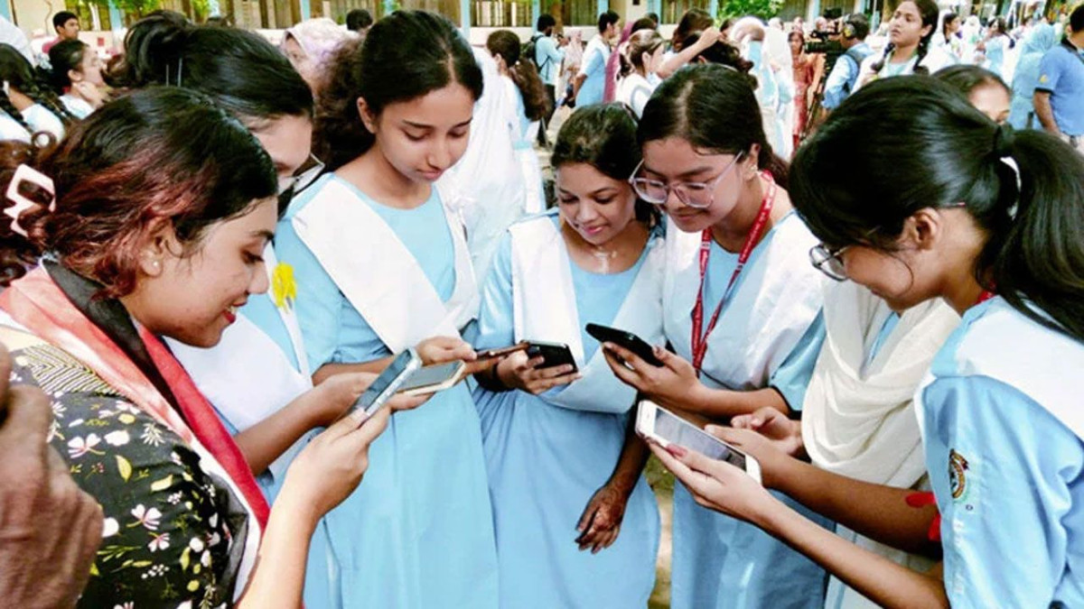 এইচএসসির ফল প্রকাশের নতুন তারিখ ঘোষণা