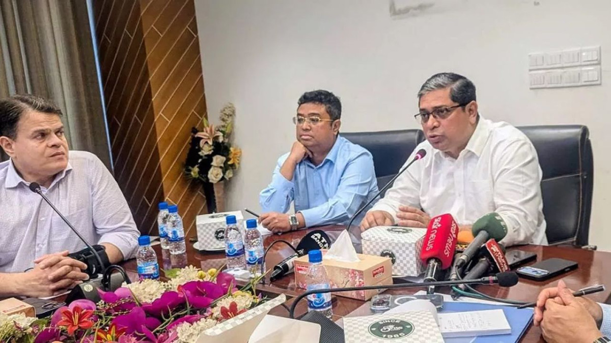 ঢাকা ওয়াসার কার্যক্রম পর্যালোচনা সভায় কথা বলেন স্থানীয় সরকার প্রতিমন্ত্রী মীর শাহে আলম