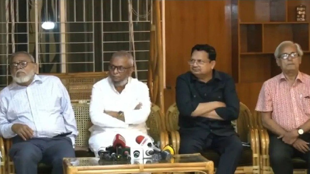বক্তব্য দেন শ্রম ও কর্মসংস্থানমন্ত্রী আরিফুল হক চৌধুরী