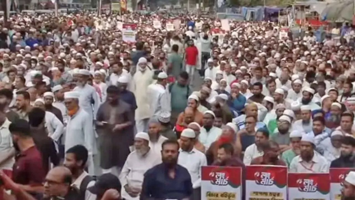 খুলনা বিভাগে ১১–দলীয় ঐক্যের লংমার্চের আগে বায়তুল মোকাররমে চলছে উদ্বোধনী সমাবেশ